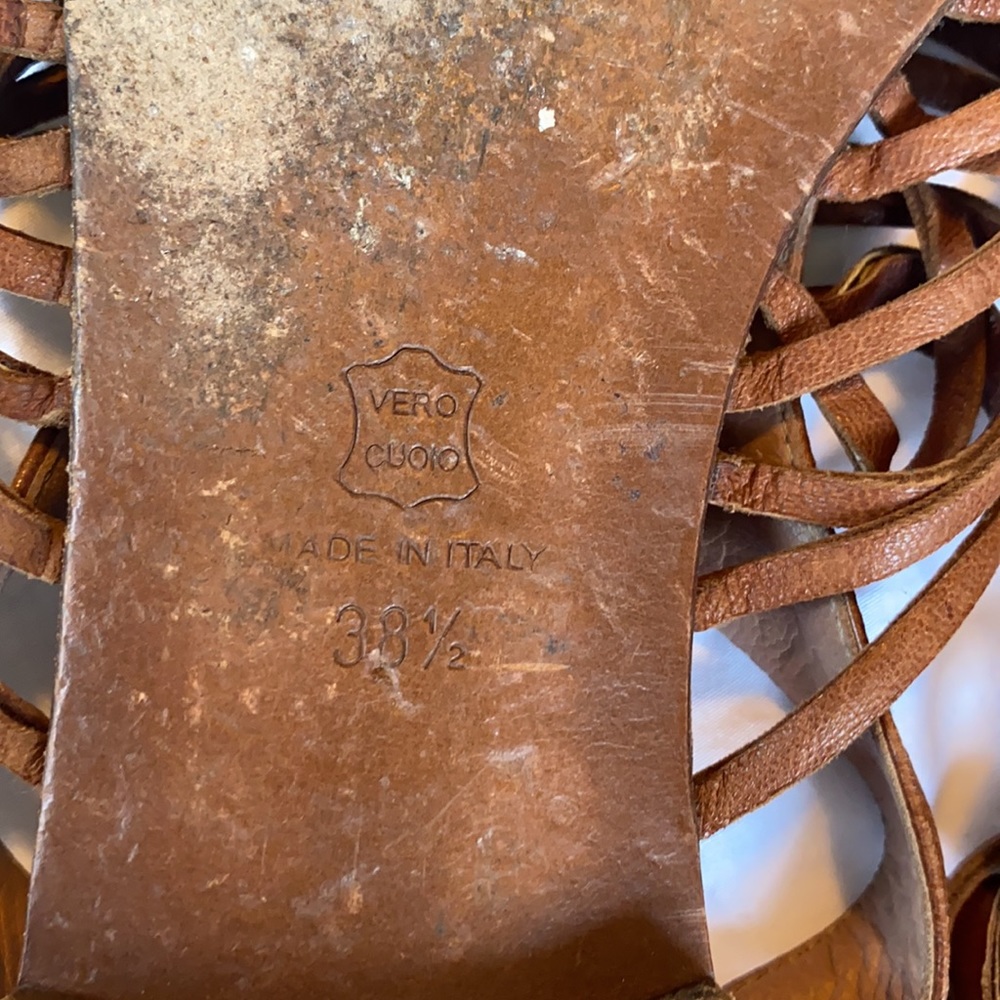 Brown leather strappy sandals With low heel - Picture 3 of 3